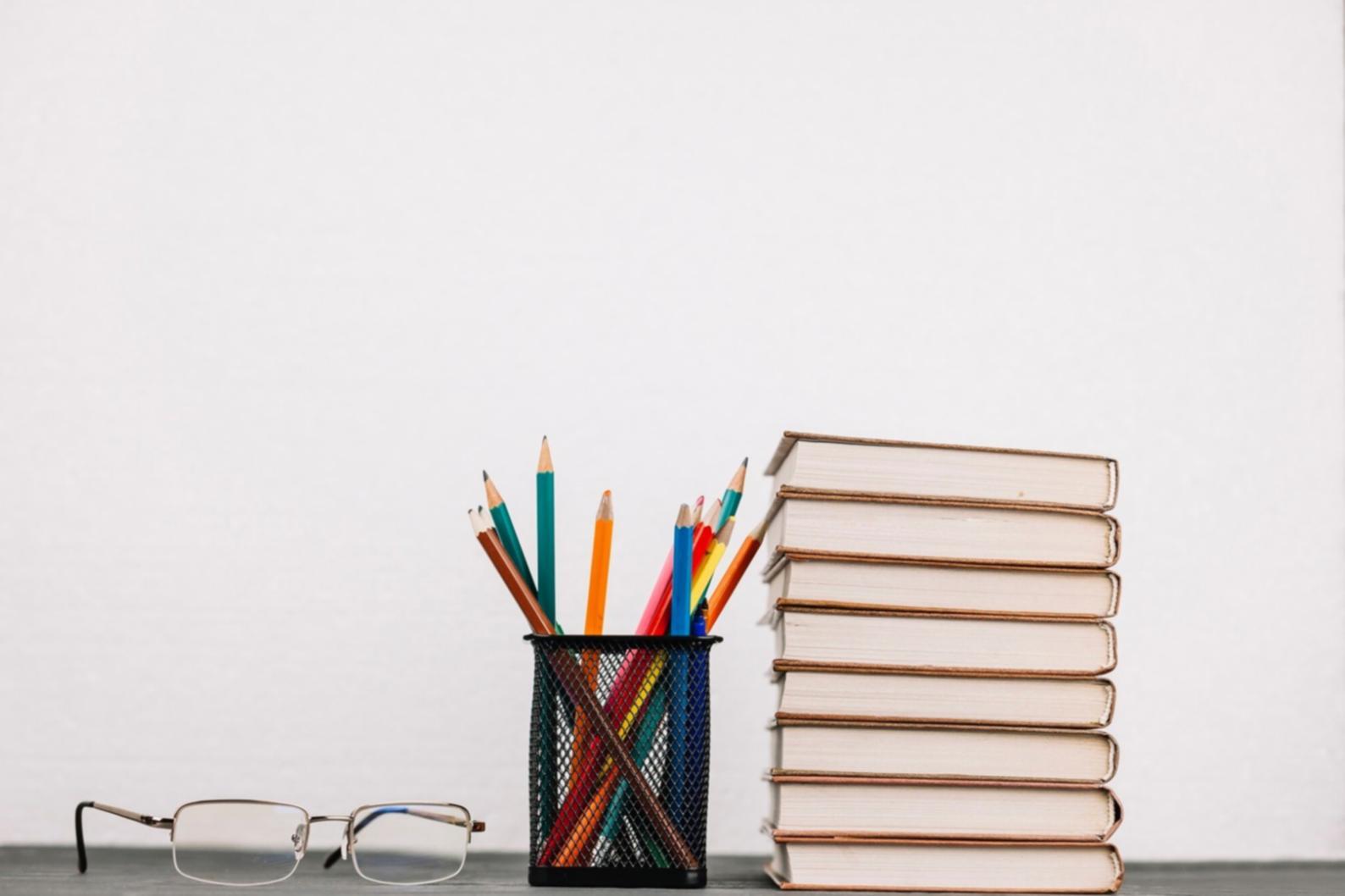 Echipa jurexanilom lucrând împreună la îmbunătățirea sistemului de urmărire bugetară